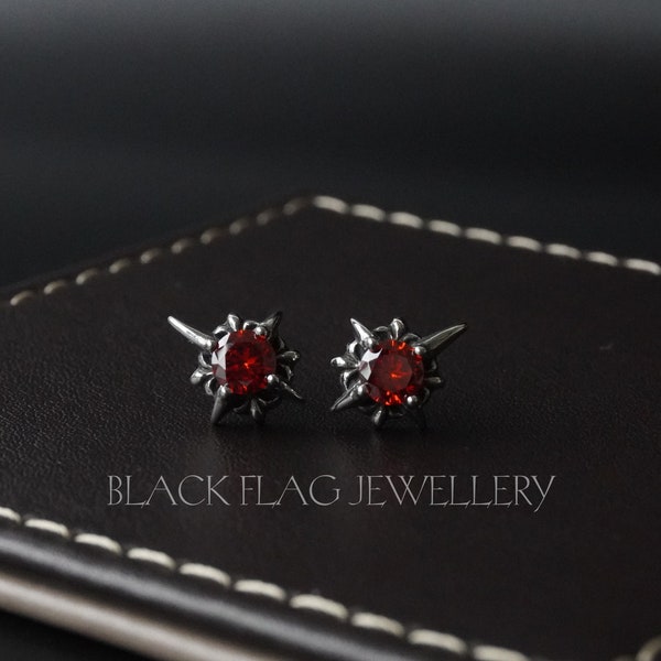 Boucles d'oreilles étoile du Nord rouge, bijoux gothiques uniques en étoile, design emo punk, acier inoxydable avec pierres précieuses de zircon