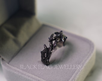 Men's Blackened Thorns Ring, Cool Twisted Thorn Branch Jewelry, Dark Aesthetic Statement Piece, Unique Accessory Gift for Him