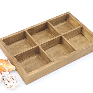 Aufsteller aus Holz gebeizt | Schmuck Organizer | Multifunktionale Schattenbox | Gebeiztes Regal | Geteilter Organizer in Vintage Farbe