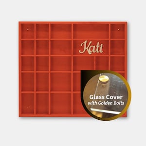 Vitrina de madera roja con 28 compartimentos / Caja de exposición personalizada / Organizador de pared teñido / Estante para baratijas / Tapa de cristal / Tornillos de latón