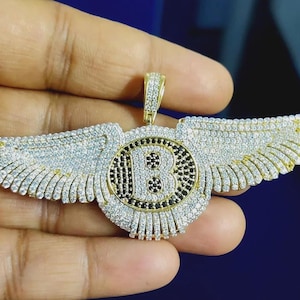 Diamant Fliegen Initial B Brief Anhänger Rundschnitt Simulierter Diamant 14K Gelbgold Finish Silber Hip Hop Anhänger Benutzerdefinierte Jeder Buchstabe Anhänger