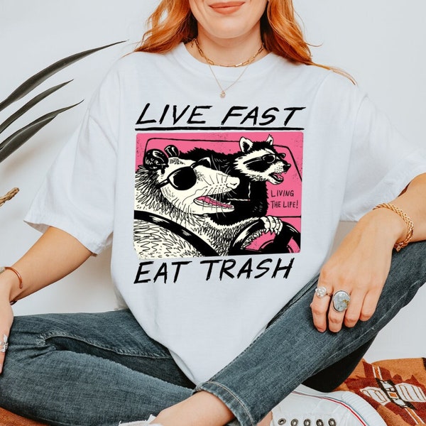 Lebe schnell Iss Abfall Possum und Waschbär T-Shirt, Witziges Waschbär Meme Shirt, Opossum Meme Shirt, Trash Panda Shirt, Geschenk Freundin