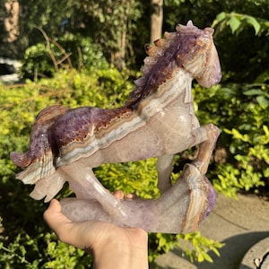 Amethyst Agate Horse Carving: Hand Carved Quartz Crystal Statue