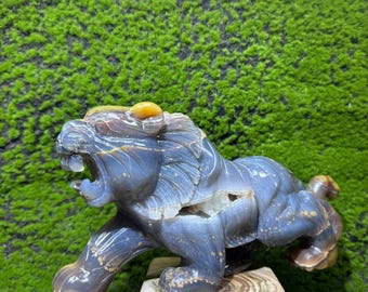 Hand Carved Agate Tiger Figurine: Quartz Crystal Animal Sculpture