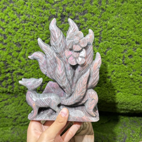 ラブラドライトの九尾の狐の置物：手彫りの水晶彫刻 - Etsy 日本
