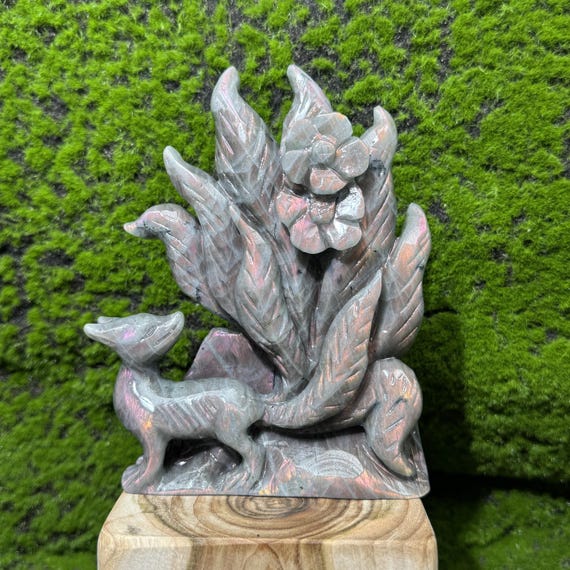 ラブラドライトの九尾の狐の置物：手彫りの水晶彫刻 - Etsy 日本