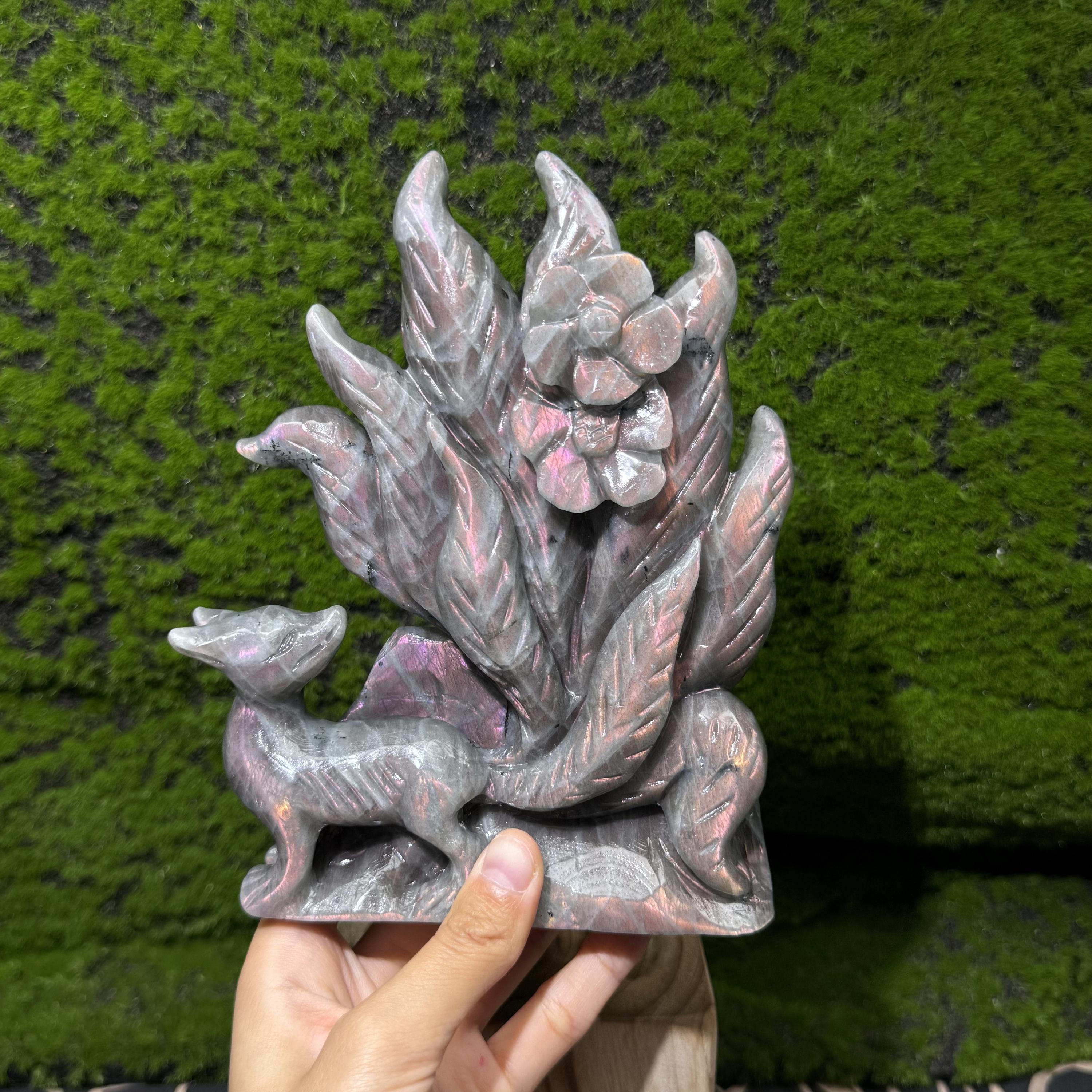 ラブラドライトの九尾の狐の置物：手彫りの水晶彫刻 - Etsy 日本