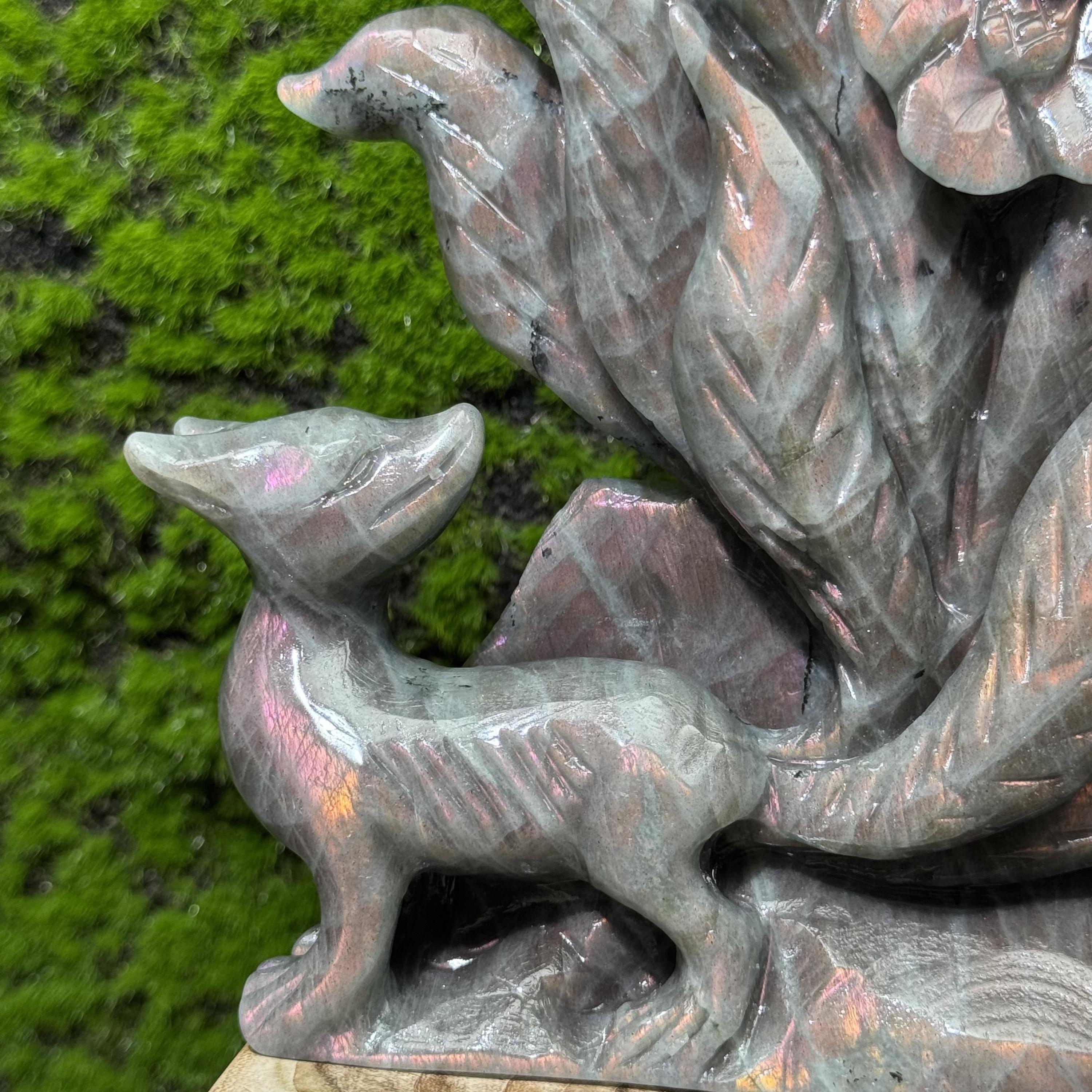ラブラドライトの九尾の狐の置物：手彫りの水晶彫刻 - Etsy 日本