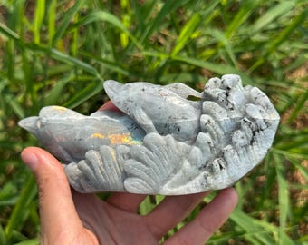 Figura de delfín de labradorita: escultura de animal marino de cristal tallado