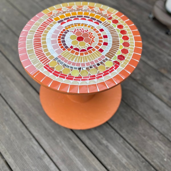 table/touret mosaïque sur roulettes, intérieur/extérieur, motifs géométriques, recyclage