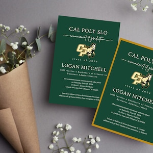Könnte beinhalten: Eine grüne und goldene Graduation Announcement für Logan Mitchell, Klasse 2024, von Cal Poly SLO. Die Ankündigung enthält das Cal Poly SLO Logo und das Datum der Abschlussfeier: Samstag, 15. Juni 2024.