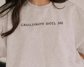 Felpa "Cauldron Boil Me", girocollo minimalista in stile libresco per lettori fantasy, regalo ispirato ad ACOTAR per gli amanti dei libri