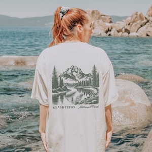 Grand Teton Nationalpark Tee | Komfort Farben Shirt für Naturliebhaber | Berg Wandern Grafik Tee | Retro Outdoorsy Bekleidung