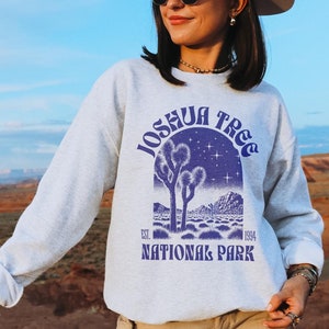 Sudadera Joshua Tree para senderismo en California / Regalo para ella en el Parque Nacional / Camiseta deportiva con estética de Granola Girl para actividades al aire libre / Camiseta para viaje por carretera en el desierto