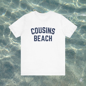 Cousins Beach Grafik T-Shirt, Unisex Jersey Shirt, Einfaches minimalistisches Fandom Top, Subtiles Urlaubs Familien T-Shirt, Strand Liebhaber Geschenk