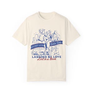 Maglietta Comfort Colors Cowboy Romance Book Club, regalo per lettori in stile western, merchandising Booktok, maglietta grafica Literary Lover Ivory