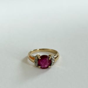 Vintage 9 karat guldring med rubin och diamant | Ring med naturlig rubin | Vintage diamantring | Storlek EU 54.25