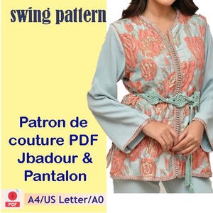 Puede incluir: Prenda estampada en tonos azul claro y melocotón, con mangas largas y cinturón a juego. La imagen incluye texto: "swing pattern" y "Patron de couture PDF Jbadour & Pantalon". Es un patrón de costura para una prenda.