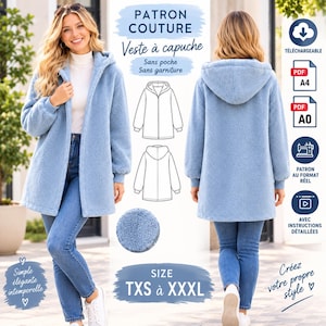 Peut inclure: Une veste à capuche bleu clair en polaire texturée. Le modèle présente des manches longues avec poignets, une ouverture frontale et une capuche. L'image montre des vues avant et arrière, des croquis techniques et le texte PATRON COUTURE, Veste à capuche, et SIZE TXS à XXXL.