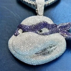 Colgante de personaje personalizado para hombre, con moissanita blanca auténtica. Colgante 3D de hip hop, plata 925, acabado en oro blanco de 14 quilates.