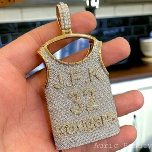 Colgante Iced Out Jersey, colgante de letra personalizada de moissanita real, colgante de hombres de hip hop, plata 925, regalo de cumpleaños para él, acabado en oro de 14k