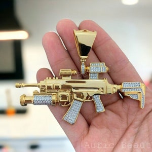 VVS Moissanite AK 47 Rifle Gun Colgante de encanto para hombre, Colgante de símbolo, Regalo de cumpleaños para el marido, Cadena de balas, Oro amarillo de 14 quilates sobre plata 925