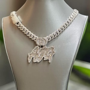 Baguette con acabado escarchado para hombre, colgante con letra, joyería personalizada de 3 letras, collar de diamantes de moissanita auténtica Bustdown, oro de 14 k, regalo para él