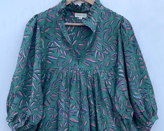 dunklere grüne Blätter bedrucktes langes Sommer Maxikleid / 3/4 Ärmel mit Knopf Maxikleid / V-Ausschnitt Frauen tragen langes Maxikleid