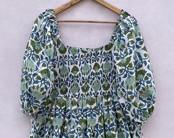 Vestido largo bohemio de algodón verde azulado de verano con escote cuadrado y fruncido, mangas 3/4 y lazos de algodón.