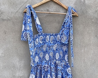 cool blues summer look long strap maxi dress  / square neckline with smocking maxi dress / strap women wear printed maxi dress