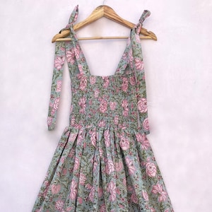 summer vacation wear cotton long printed strap maxi dress / square neck with smocked maxi dress / strap women wear maxi dress