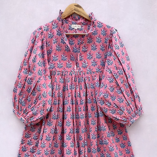 Baumwolle rosa Booty gedruckt Frauen tragen lange Rüschen Maxi Kleid / Sommer Maxi Kleid mit V-Ausschnitt / 3/4 Ärmel mit Knöpfen langes Maxi Kleid