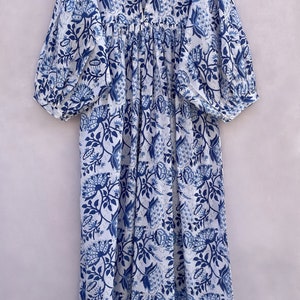 Robe longue bleu d'été à fleurs de lotus nouveau style / Robe longue bohème à décolleté en V / Robe longue pour femme à manches 3/4 avec bouton image 5