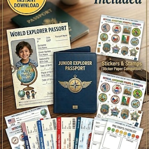 Puede incluir: Un conjunto de artículos con temática de viajes, que incluyen un pasaporte Junior Explorer azul, un pasaporte World Explorer, tarjetas de embarque, pegatinas y una lista de verificación previa al viaje. La imagen también presenta una taza de café y el texto "11 Pages - Instant Download."