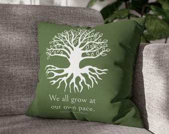 Poszewka na poduszkę Drzewo wzrostu kwadratowa - uważny wystrój domu, zielona poduszka, przytulny akcent w salonie, inspirująca poszewka na poduszkę, wyjątkowy prezent