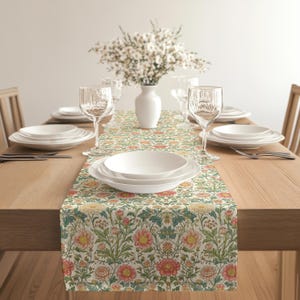 Camino de mesa floral, decoración cottagecore, mantelería primaveral con flores silvestres, decoración rústica para comedor.