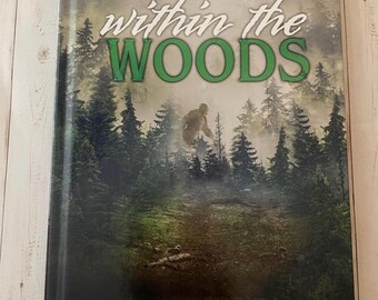 Puede incluir: Un libro de tapa dura titulado "within the WOODS" con una escena de bosque en la portada. La portada presenta una figura en el bosque, con el texto "A Grim Haven Novel" y el nombre del autor, Breck Suzanne.