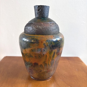 vintage MCM fait main Soley Brutalist vase en céramique faïence | Céramique Soley | Signé | 8 po. de hauteur | Défectueux