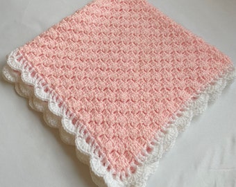 Couverture rose pour bébé au crochet, couverture pour bébé au crochet, couverture rose pastel, cadeau fait main pour bébé fille, cadeau de shower de bébé fille ou cadeau nouveau-né