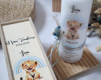 Candela per battesimo personalizzata con disegno di un leoncino, candela per battesimo per un bambino, candela per battesimo, idea regalo per battesimo, battesimo sacro, candela per battesimo con fiori secchi