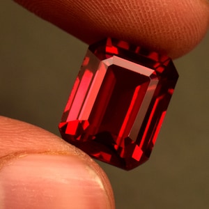 Mozambique Red Ruby Gemstone 10.10 Ct Certified Emerald Cut Loose Gemstone For Ring