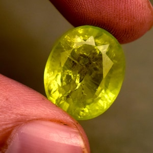 Natural Green Peridot Gemstone From Arizona 12.75 Ct Oval Cut Certified Gemstone For Ring Use
