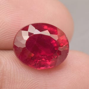 Mozambique Red Ruby Gemstone Certified 6.90 Ct Oval Cut Loose Gemstone For Ring Making