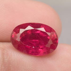 Roter Rubin aus Mosambik, zertifiziert, 6,60 ct, oval geschliffen, loser Edelstein zur Ringherstellung