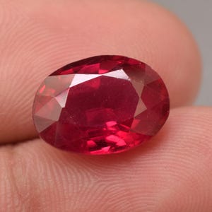 Mozambique Red Ruby Gemstone Certified 5.95 Ct Oval Cut Loose Gemstone For Ring Making
