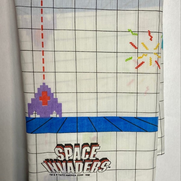 Atari Space Invaders Arcade 1982 Vintage Flat Bed Sheet Upcycle diy fabric