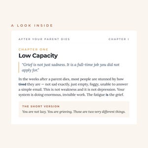 K&ouml;nnte beinhalten: Eine Buchseite mit dem Titel A Look Inside, After Your Parent Dies, Chapter 1, Low Capacity. Der Text lautet: Grief is not just sadness. It is a full-time job you did not apply for. Er thematisiert die Ersch&ouml;pfung nach dem Tod eines Elternteils.