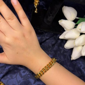 Bracelet gourmette en plaqué or 22 carats : de gros bijoux faits main