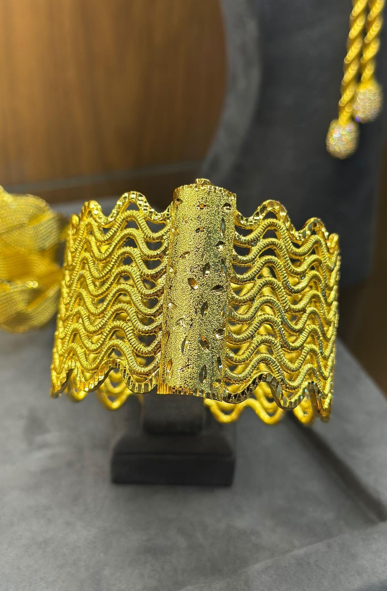 22K Gold Plated Cuff Bracelet: Wide Wavy Bangle, Non-tarnish  display picture 2