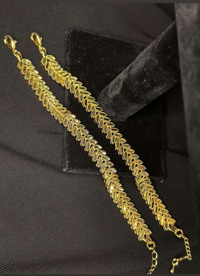 22K Gold-Plated Leaf Bracelet: Handcrafted Elegant Jewelry image 8